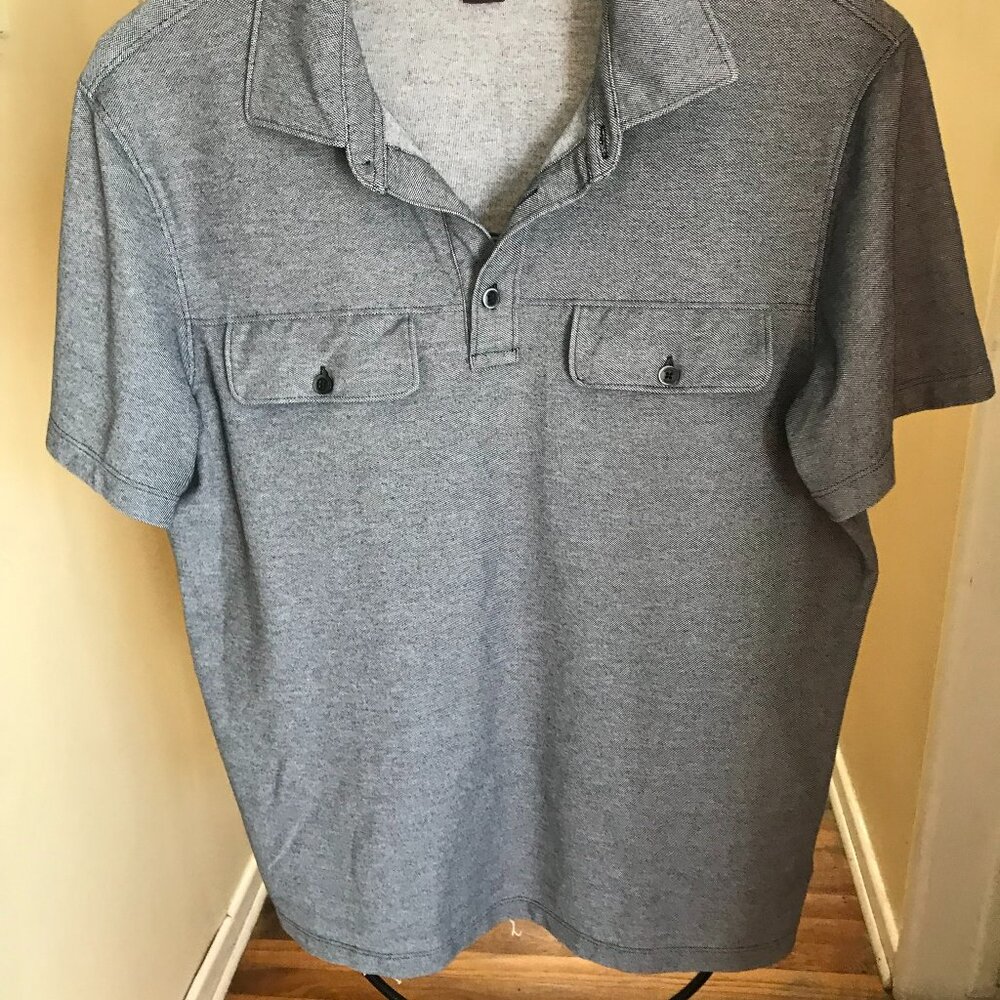 MICHAEL KORS MEN TSHIRT MED TWO FRONT POCKET THREE BUTTON